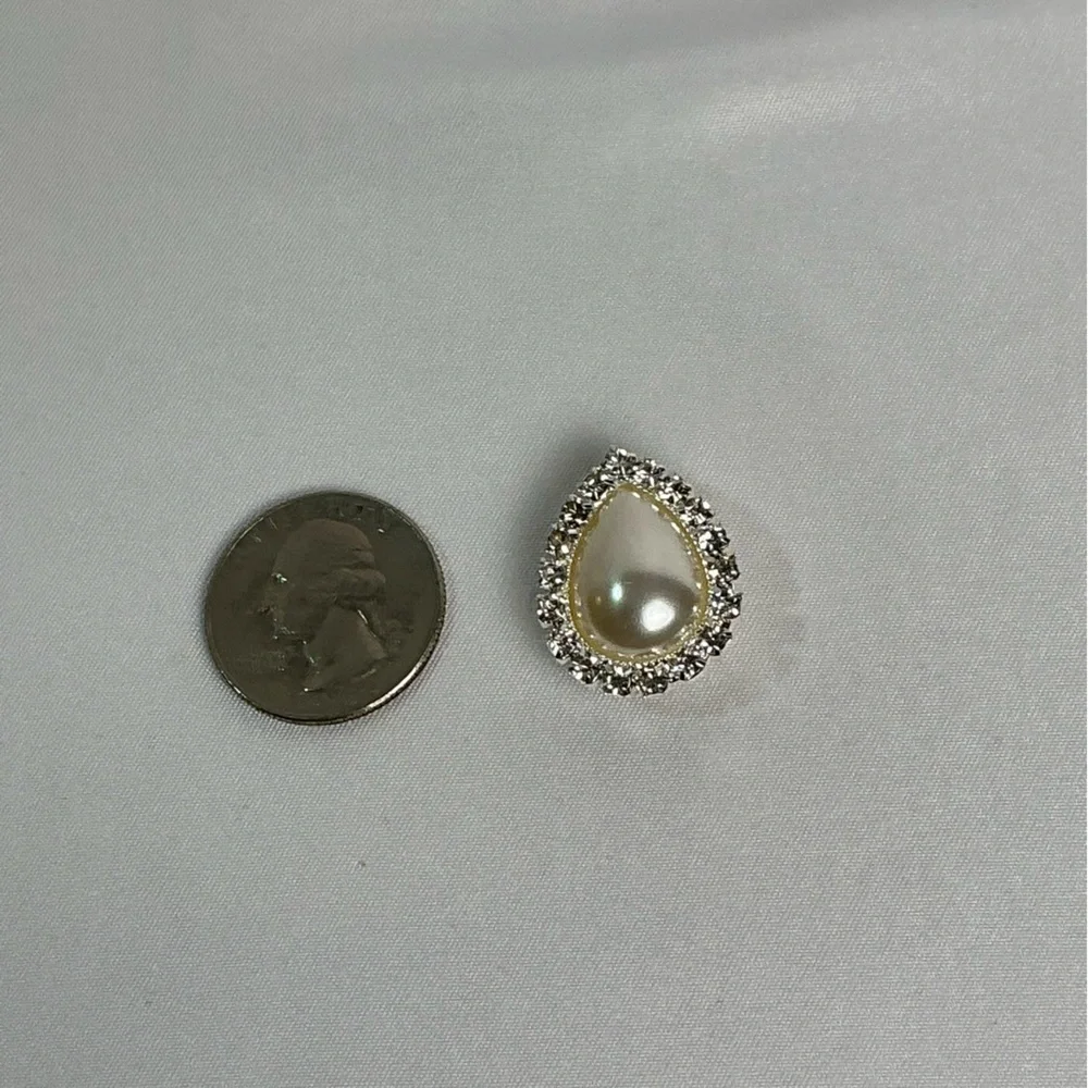 One rhinestone pearl croc shoe charm
